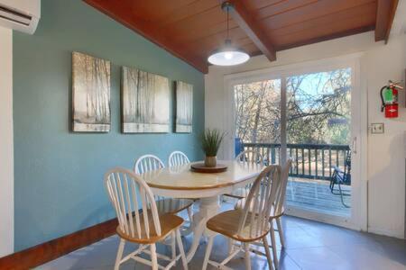 Blue Door Cottage 12 Miles To Yosemite Bbq Oakhurst Εξωτερικό φωτογραφία