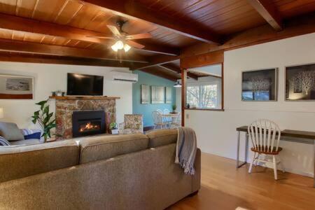 Blue Door Cottage 12 Miles To Yosemite Bbq Oakhurst Εξωτερικό φωτογραφία